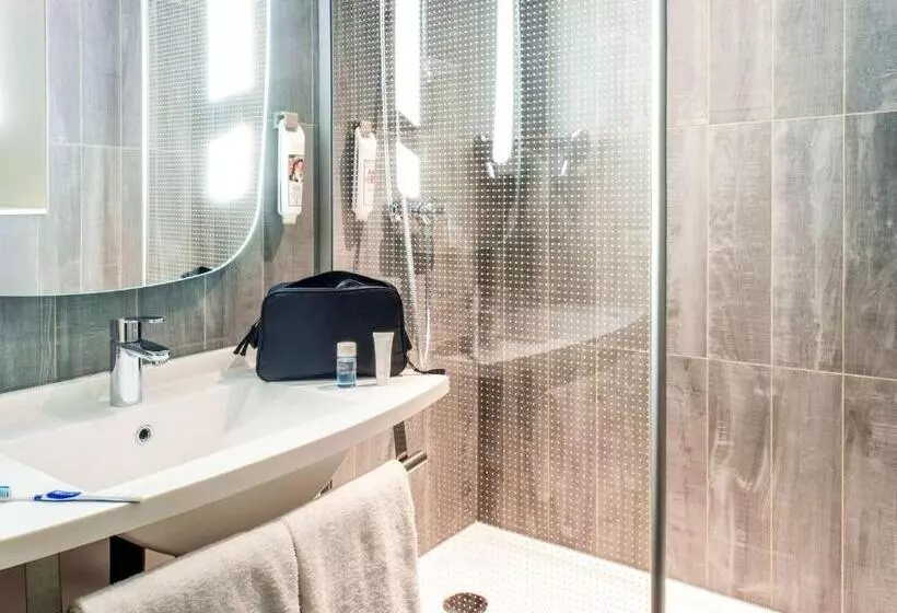 اتاق استاندارد سه نفره, Ibis Marne La Vallée Noisy