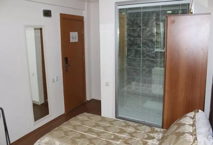 اتاق استاندارد یک نفره, Kittur