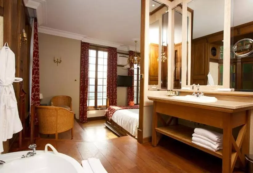 Suite with Hot Tub, Le Moulin De Connelles