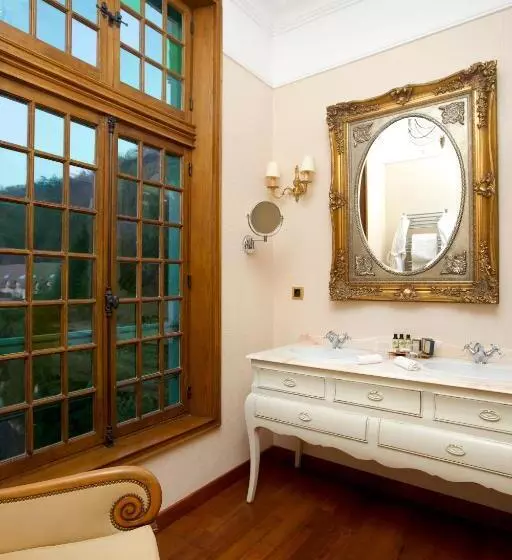Suite with Hot Tub, Le Moulin De Connelles