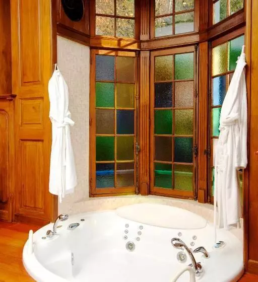 Suite with Hot Tub, Le Moulin De Connelles