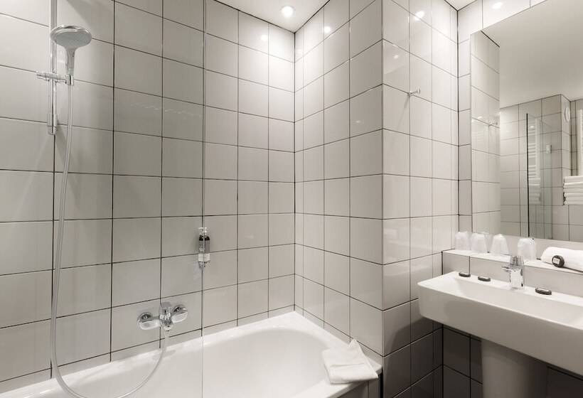 اتاق خانوادگی, Libertel Gare Du Nord Suede