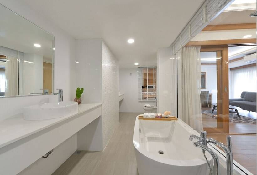 سوییت, The Beverly Hotel Pattaya