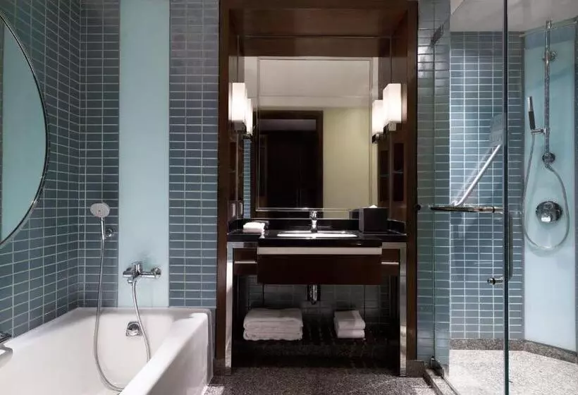 اتاق لوکس با تخت بزرگ, The Westin Grande Sukhumvit Bangkok