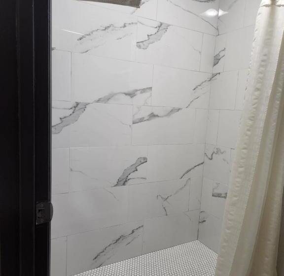 キングサイズベッドのスタンダードルーム, Budget Host Inn