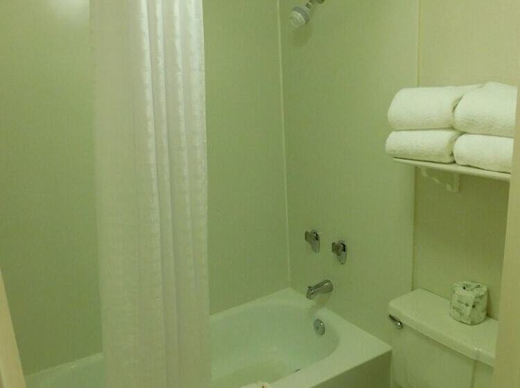 ２ダブルベッドのスタンダードルーム, Days Inn & Suites By Wyndham Arlington Heights