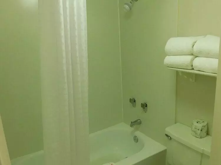 ２ダブルベッドのスタンダードルーム, Days Inn & Suites By Wyndham Arlington Heights