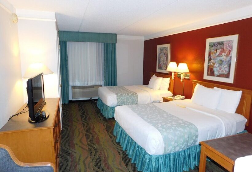 ２ダブルベッドのスタンダードルーム, Days Inn & Suites By Wyndham Arlington Heights