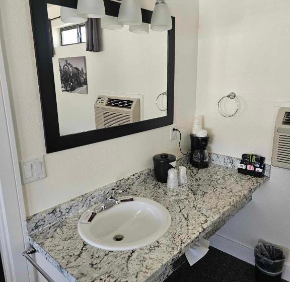 Семейный Номер Deluxe, El Rancho Motel