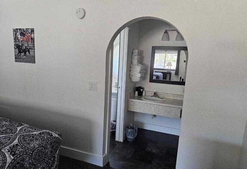 Номер Deluxe, El Rancho Motel