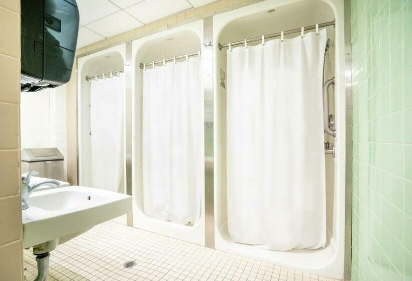 اتاق استاندارد با تختخواب دوطبقه و حمام مشترک, West Side Ymca