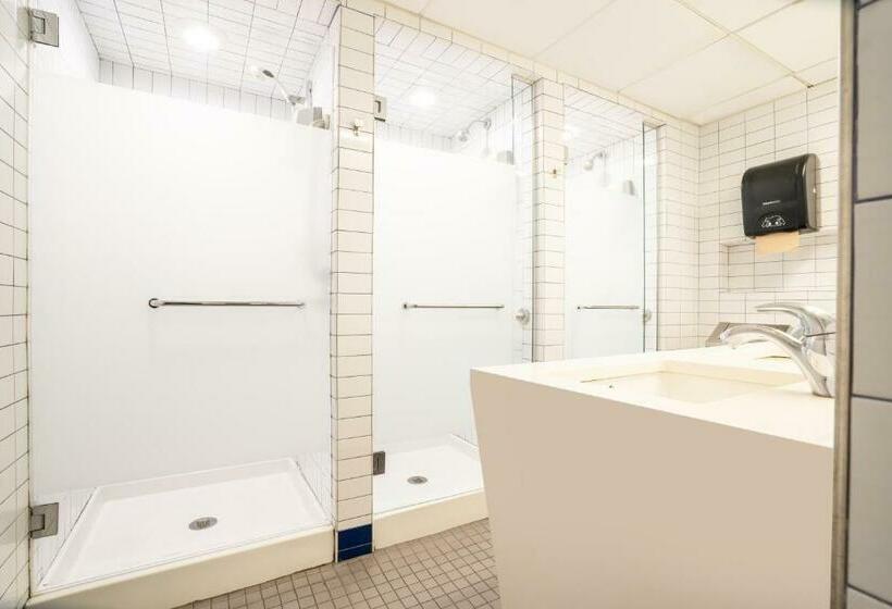 اتاق استاندارد با سرویس بهداشتی مشترک, West Side Ymca