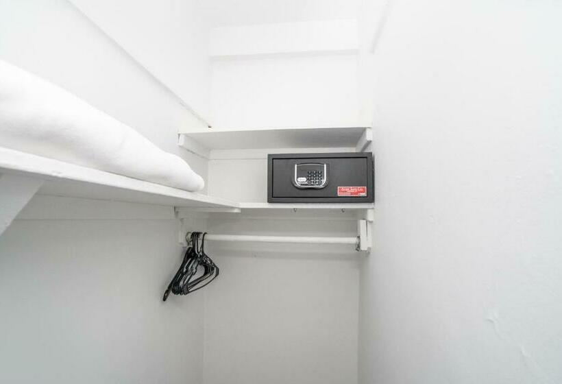 اتاق استاندارد چهار تخته, West Side Ymca