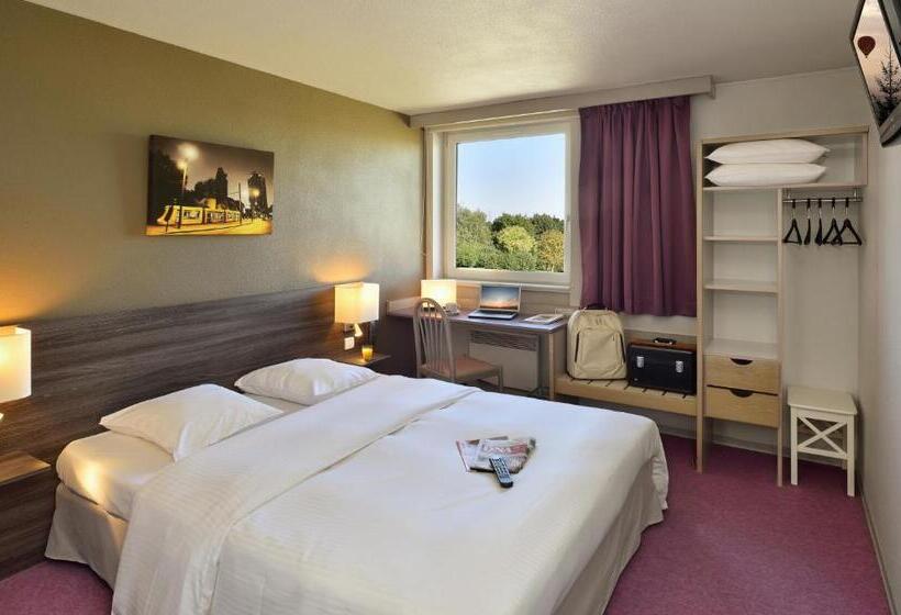 Номер Стандарт, Als Hôtel