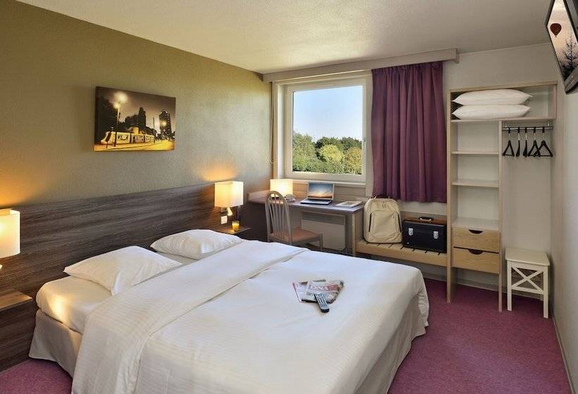 Номер Стандарт, Als Hôtel