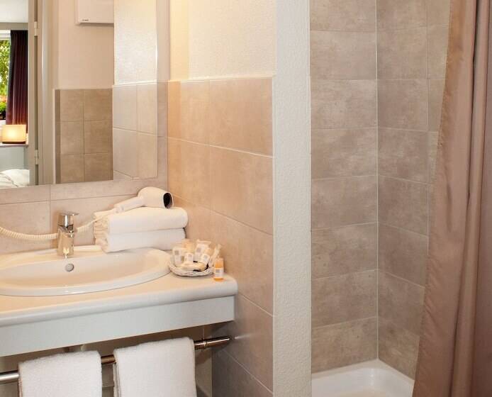 Семейный Номер, Als Hôtel