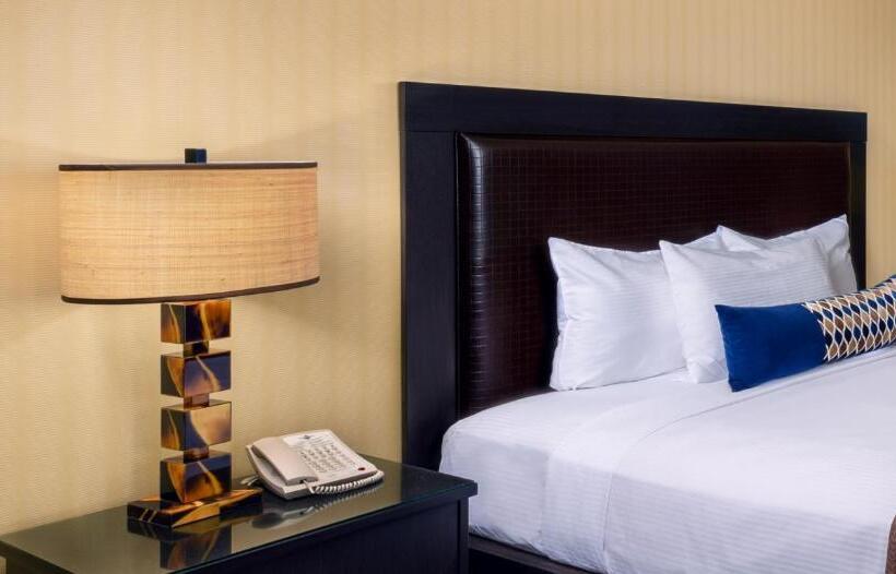 Номер Deluxe Кровать Кинг Вид на Город, Boulder Station Hotel & Casino