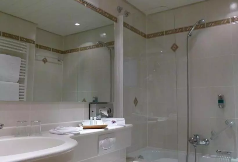 バルコニー付きスーペリアルーム, Europa Suites St Moritz