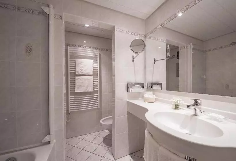 バルコニー付きスーペリアルーム, Europa Suites St Moritz
