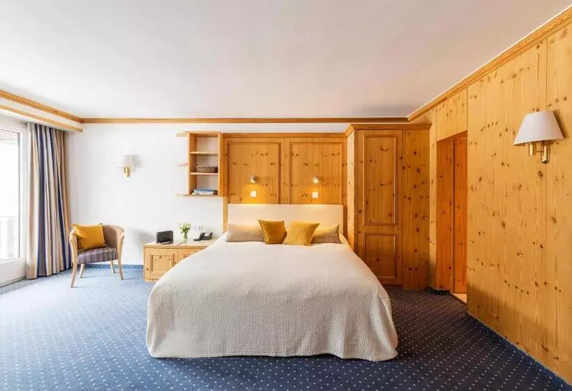 バルコニー付きスーペリアルーム, Europa Suites St Moritz
