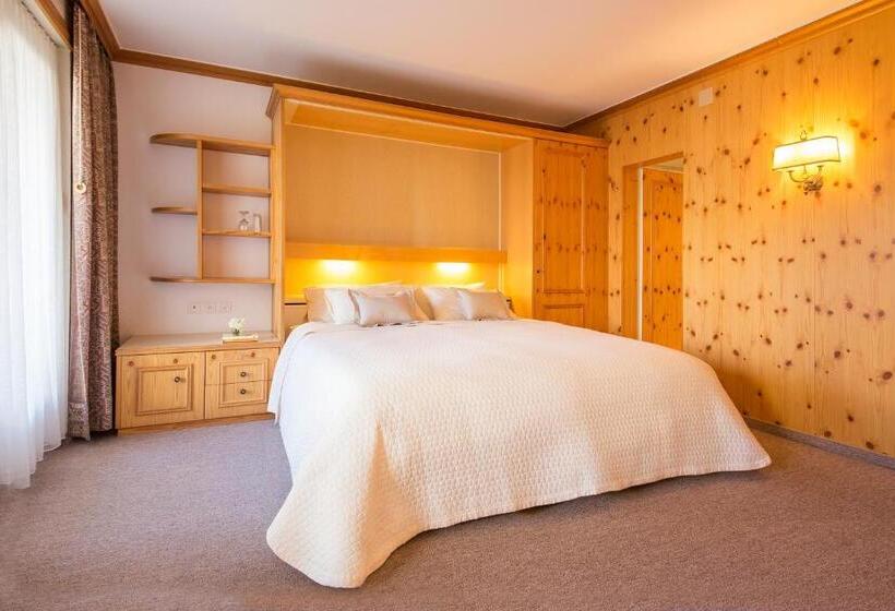 バルコニー付きスーペリアルーム, Europa Suites St Moritz