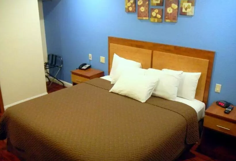 Standard-huone King-vuode, Fairbridge Inn & Suites Gateway To Yosemite