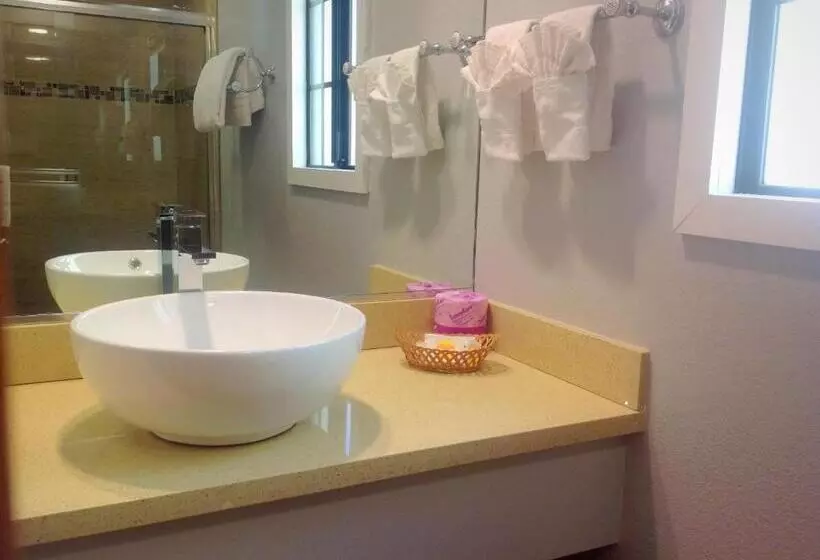 Standard-huone 2 Parivuodetta, Fairbridge Inn & Suites Gateway To Yosemite