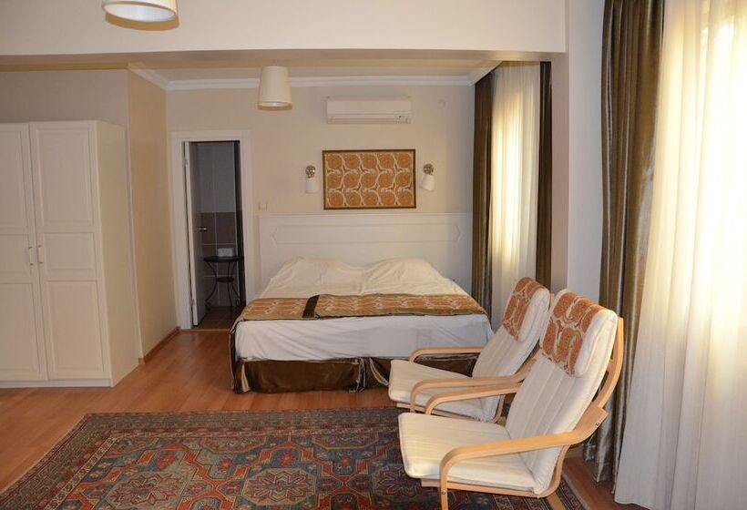 اتاق خانوادگی, Fehmi Bey