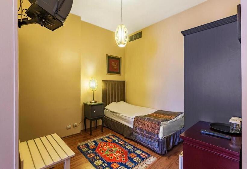 اتاق استاندارد سه نفره, Fehmi Bey