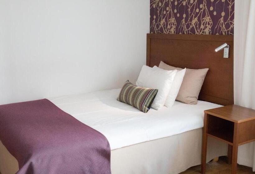 Standard Yhden Hengen Huone, L Conrad