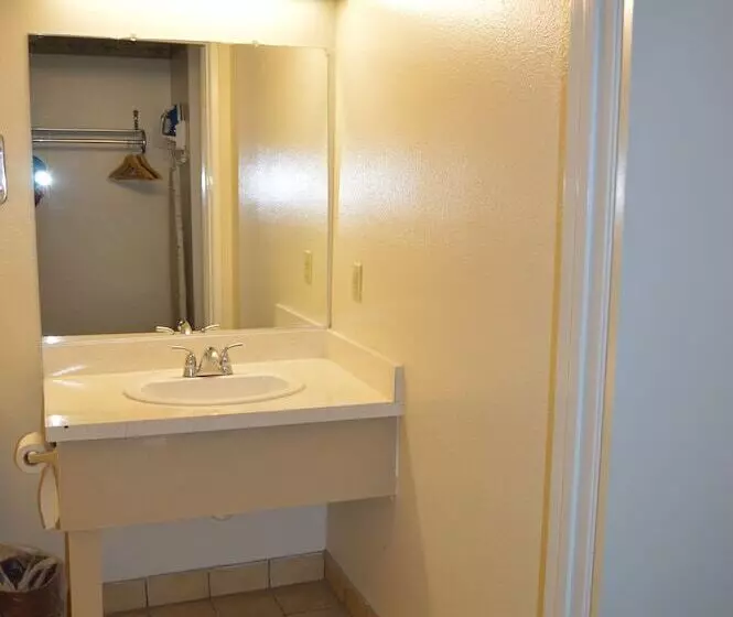 اتاق استاندارد با 2 تخت دوبل, Town House Motel