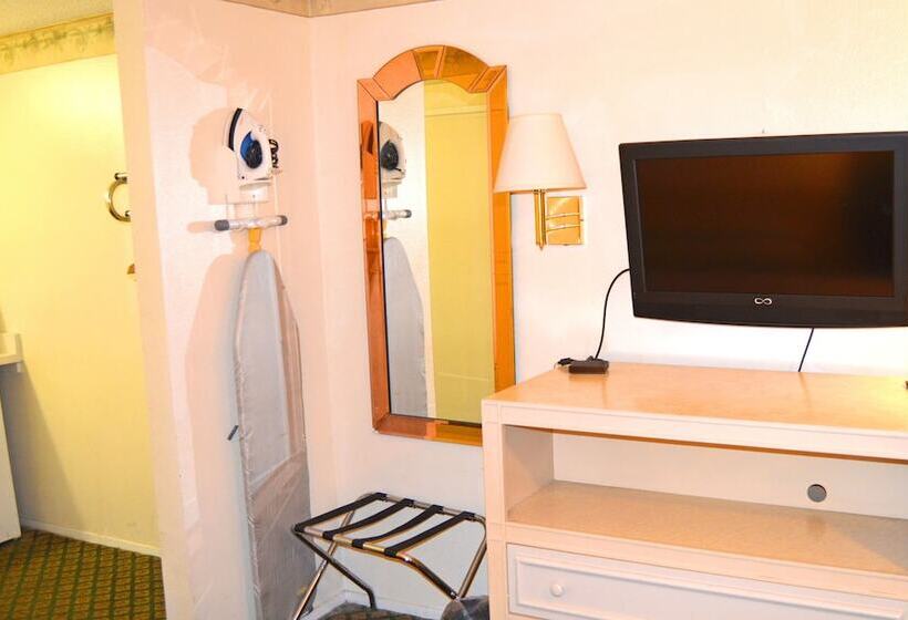 غرفه قياسيه سريرين مزدوجين, Town House Motel