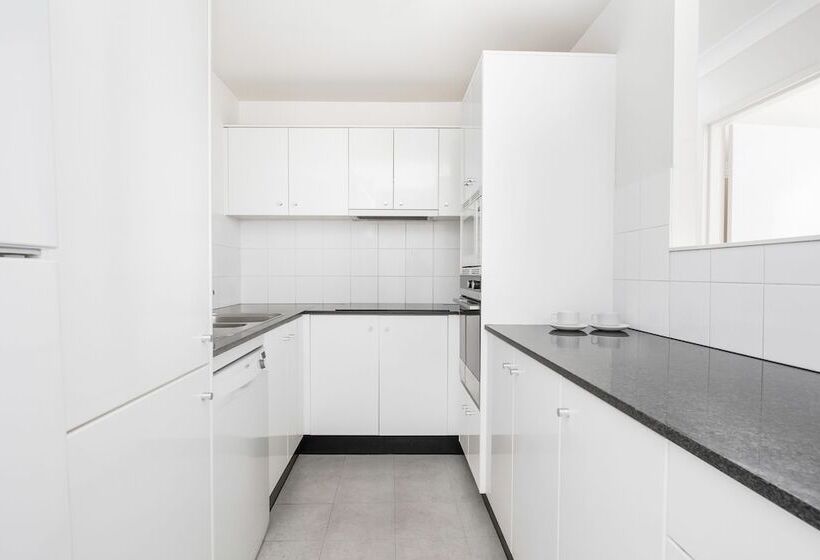 Апартаменты 3 Спальни, Breakfree Capital Tower Apartments