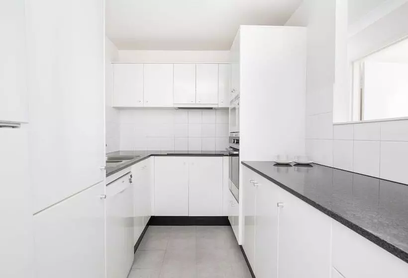 Huoneisto 3 Makuuhuonetta, Breakfree Capital Tower Apartments