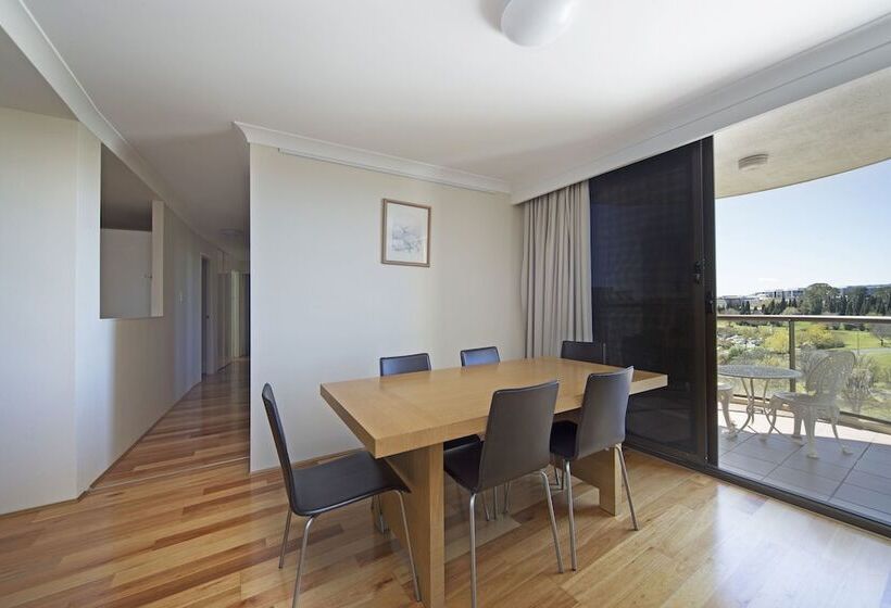 Апартаменты 3 Спальни, Breakfree Capital Tower Apartments