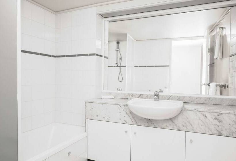 Апартаменты 1 Спальня, Breakfree Capital Tower Apartments