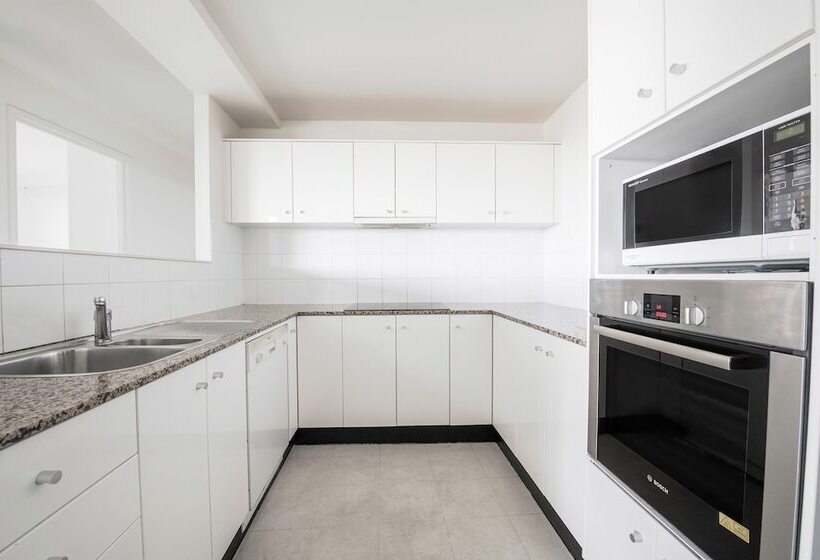 Апартаменты 2 Спальни, Breakfree Capital Tower Apartments