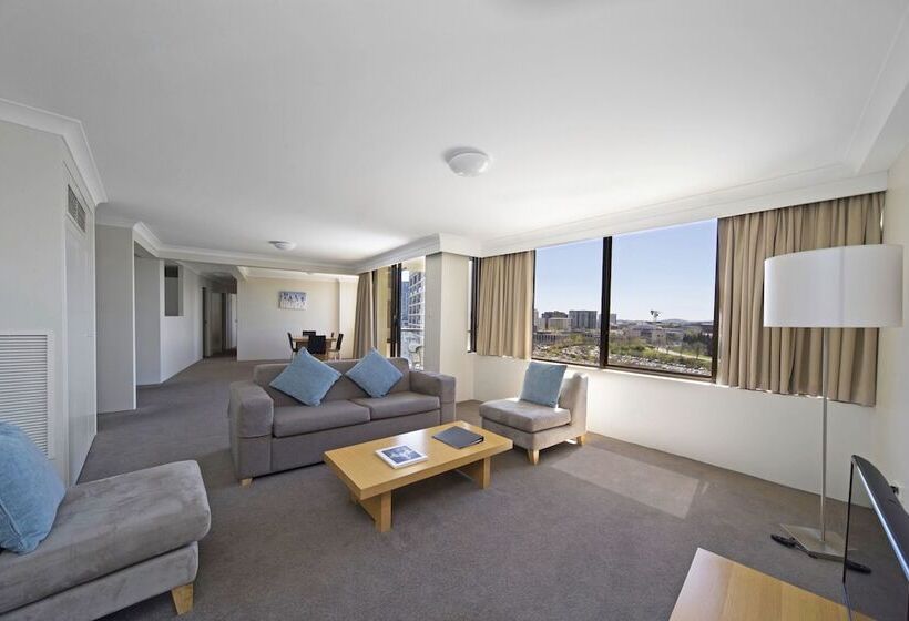 침실 3개 아파트, Breakfree Capital Tower Apartments
