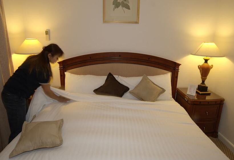 اتاق لوکس, Country Plaza Motel