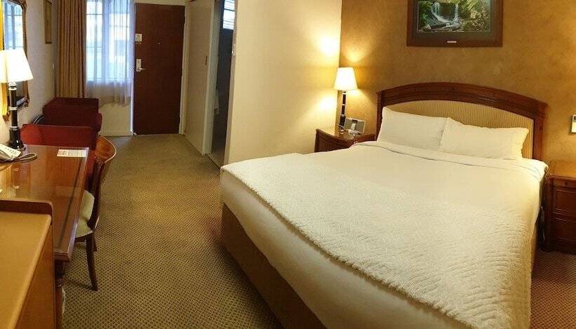 디럭스 룸, Country Plaza Motel