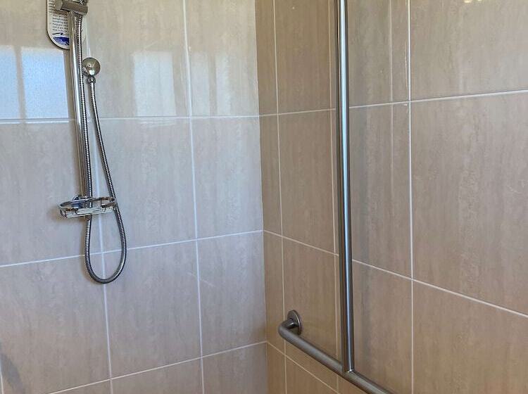 اتاق لوکس, Best Western Plus All Settlers Motor Inn