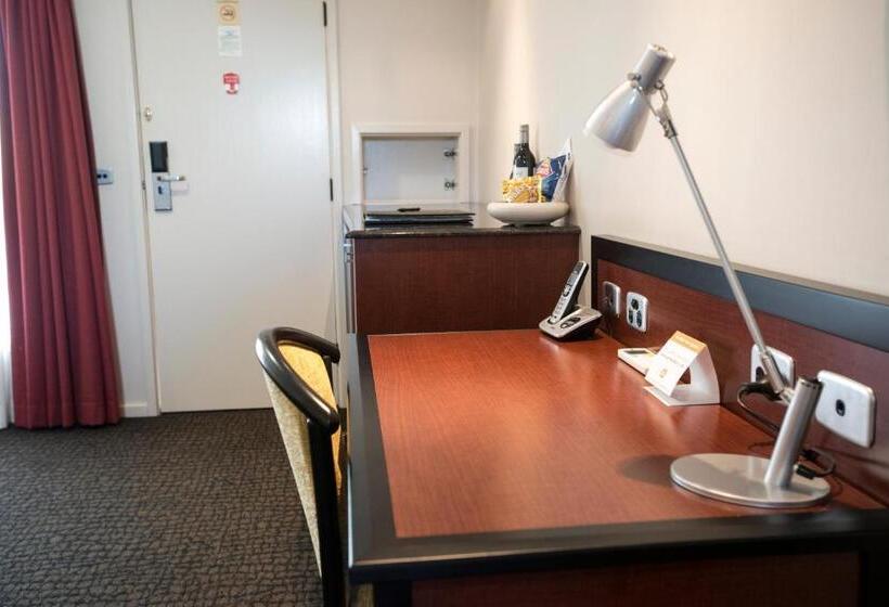 اتاق لوکس با تخت بزرگ, Best Western Plus All Settlers Motor Inn