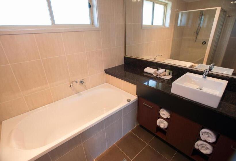 اتاق لوکس با تخت بزرگ, Best Western Plus All Settlers Motor Inn