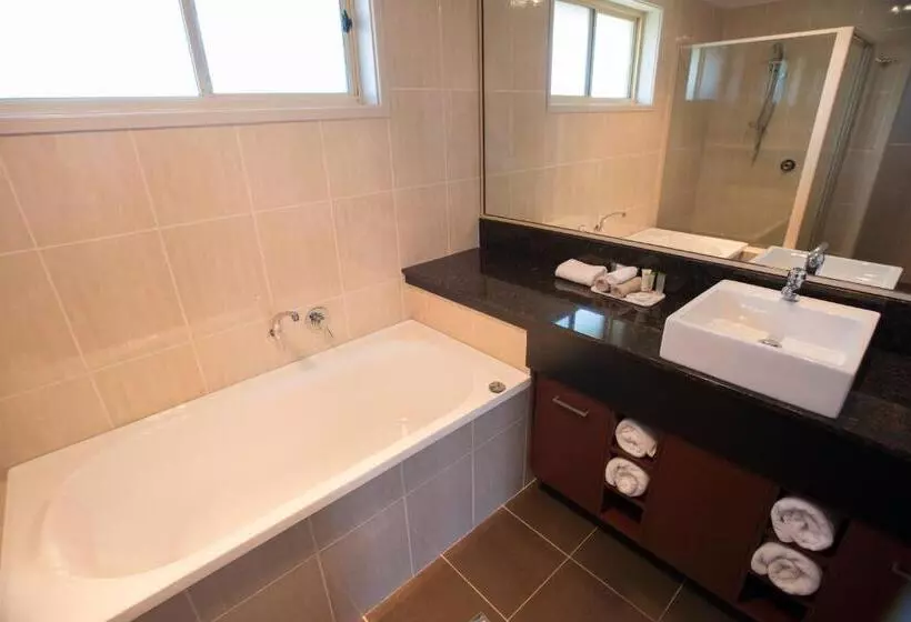 اتاق لوکس با تخت بزرگ, Best Western Plus All Settlers Motor Inn