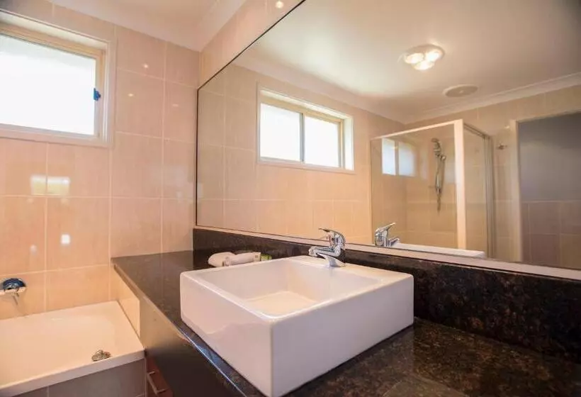 سوئیت مدیریتی 2 خوابه, Best Western Plus All Settlers Motor Inn