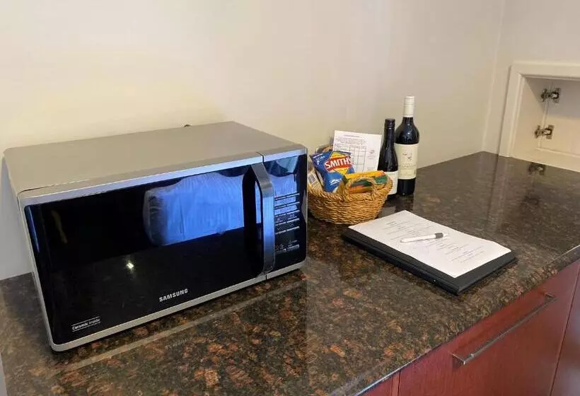 اتاق دلوکس مخصوص معلولین, Best Western Plus All Settlers Motor Inn