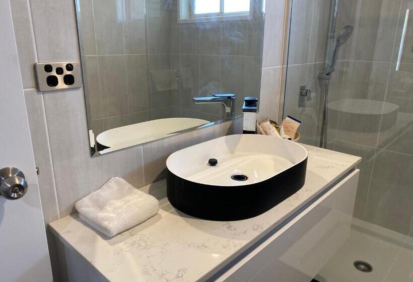 سوئیت مدیریتی 2 خوابه, Best Western Plus All Settlers Motor Inn