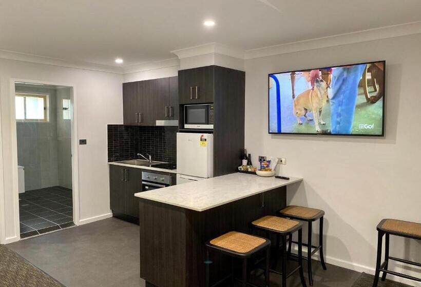 سوئیت مدیریتی 2 خوابه, Best Western Plus All Settlers Motor Inn