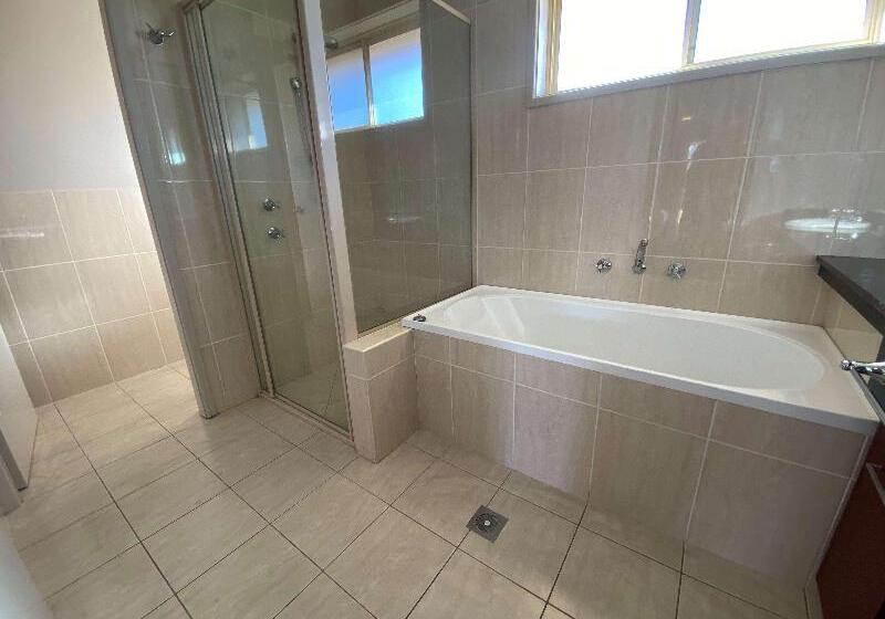 اتاق لوکس, Best Western Plus All Settlers Motor Inn