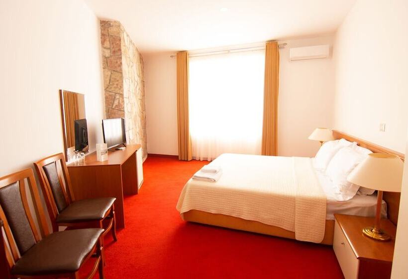 غرفة قياسية مطلة على الجبل, Chateau Linza Resort